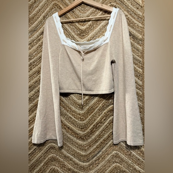 Dee Elly Women's Crop Beige Sweater Bell Sleeves,White Scallop Trim,Size XL,NWT - Picture 1 of 9